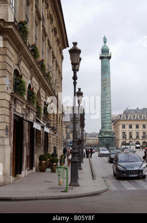Place Vendome Paris Francia in un cupo giorno di primavera. Foto Stock