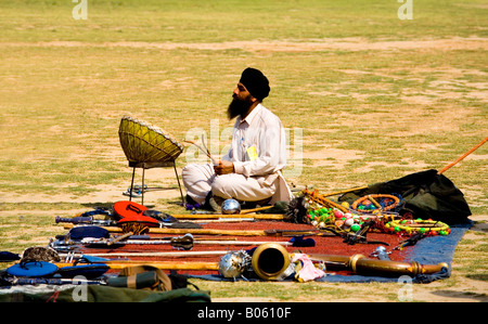 La religione sikh al festival Hollamohalla, Anandpursahib Punjab,l'India Foto Stock