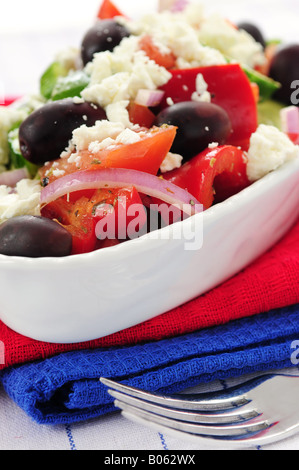 Insalata greca con il formaggio feta e black olive kalamata Foto Stock