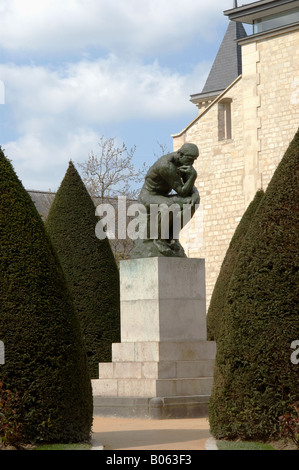 Una fotografia del pensatore (le penseur) da Auguste Rodin al Museo Rodin, Parigi, Francia. Foto Stock