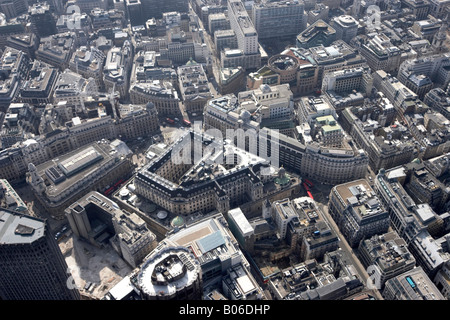 Vista aerea del sud est di Stock Exchange Tower Royal Exchange Bank of England n. 1 Pollame City of London EC2 CE4 England Regno Unito Foto Stock