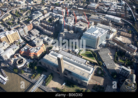 Vista aerea del sud est della Tate Gallery di Arte Moderna Shakespeare s Globe i lavori di costruzione della linea ferroviaria Southwark London SE1 Foto Stock