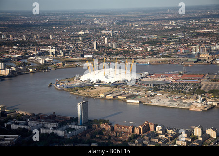 Vista aerea del nord est del Millennium Dome di Greenwich nord fiume Tamigi Leamouth e Canning Town London SE10 E14 E16 Inghilterra REGNO UNITO Foto Stock