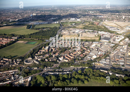 Vista aerea del nord est di Hackney Marsh Mabley verde fiume Lea alloggiamento suburbana a lavori di costruzione Hackney Wick Leyton London E9 Foto Stock