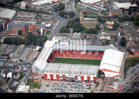 Vista aerea a nord ovest di Bramall Lane Stadium Bramall Lane rotatoria St Mary s chiesa interna degli edifici della città di Sheffield S2 sud Foto Stock