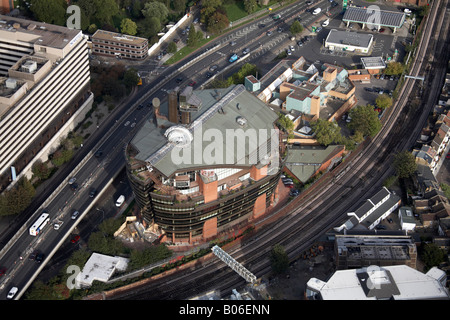 Vista aerea del nord est di Londra Arca Hotel Novotel West Talgarth Road Hammersmith Flyover linea ferroviaria London W6 England Regno Unito Foto Stock