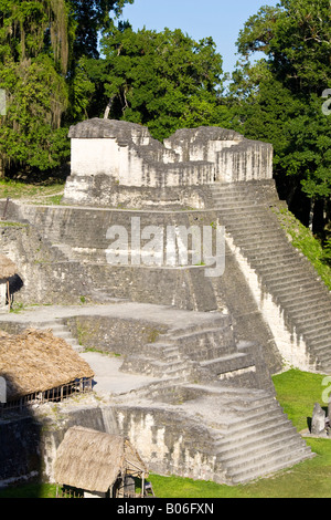 Guatemala, El Petén, Tikal, Gran Plaza, Acropoli centrale Foto Stock