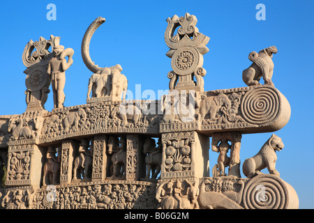 Torana del grande stupa, sito Patrimonio Mondiale dell'UNESCO, Sanchi, Madhya Pradesh, India Foto Stock