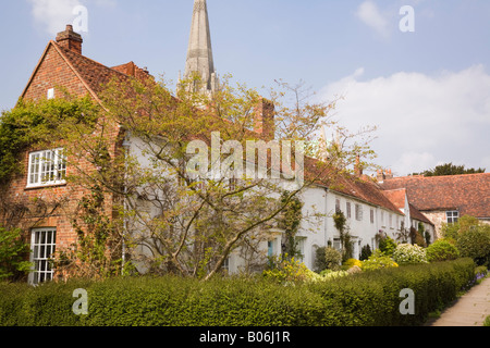 Fila di vecchie casette a schiera in Vicario vicino Chichester West Sussex England Regno Unito Gran Bretagna Foto Stock