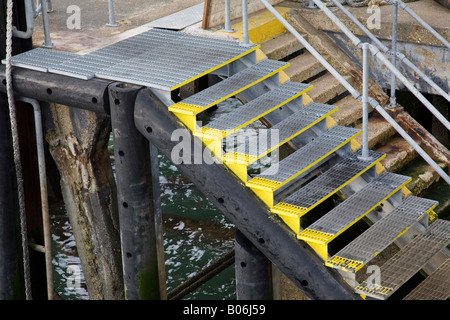 Close-up dettaglio della banchina Gunwharf Quays, Portsmouth, Hampshire, Inghilterra. Foto Stock