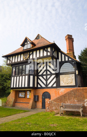 Tilford Institute Village Hall e cricket Pavilion edificio di Edwin Lutyens 1893. Tilford Surrey Inghilterra Gran Bretagna Foto Stock