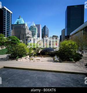 In centro a Robson Square nella città di Vancouver British Columbia Canada in primavera Foto Stock