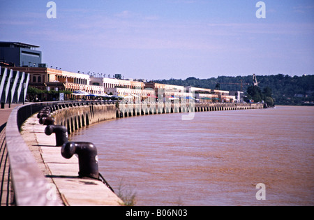 Orizzontale foto a colori della Chartrons wharf a Bordeaux Foto Stock