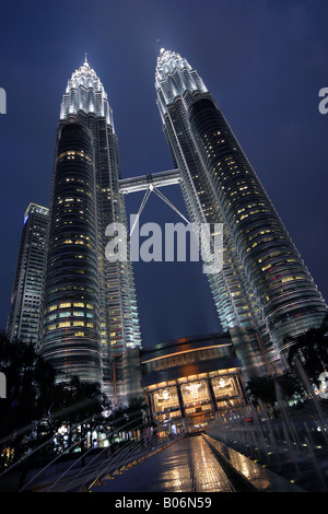 Petronas Twin Towers Kuala Lumpur a notte Foto Stock