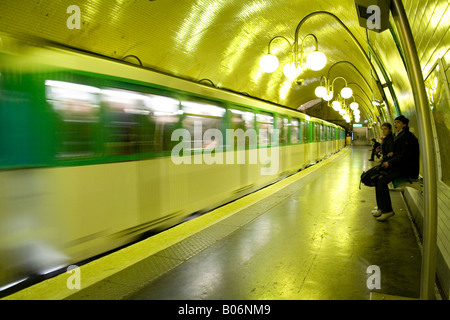 Citare la stazione della metropolitana sulla linea della metropolitana sistema della metropolitana di Parigi Francia. Foto Stock