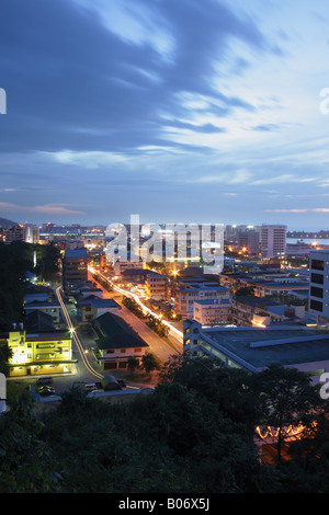 Vista notturna di Kota Kinabalu, Sabah Malaysian Borneo Foto Stock