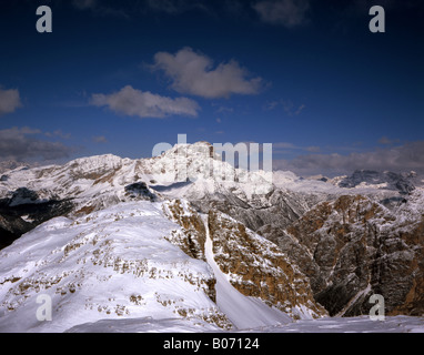 Massiccio montuoso, la Croda Rossa o Hohe Gaisl sopra Cortina D'Ampezzo, Dolomiti, Vento, Italia Foto Stock