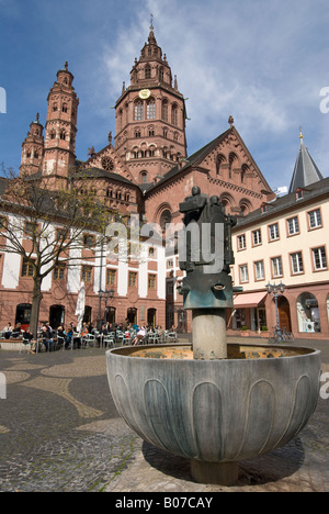 Cattedrale da Leichhof Square nella città di Magonza in Germania Foto Stock