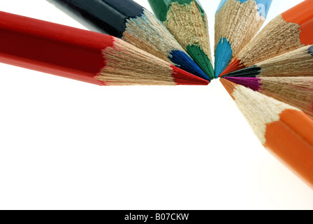 Set matite di colore è isolato su uno sfondo bianco Foto Stock