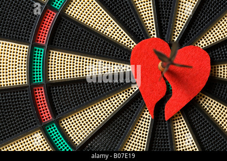 Dart in un dartboard Foto Stock