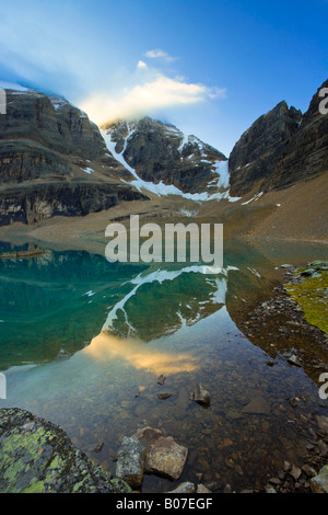 Lago Oesa & Yukness montagna, Parco Nazionale di Yoho, British Columbia, Canada Foto Stock