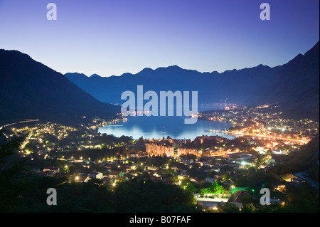 Montenegro Cattaro, Baia di Kotor, Southern Europe Deepset Fjord Foto Stock