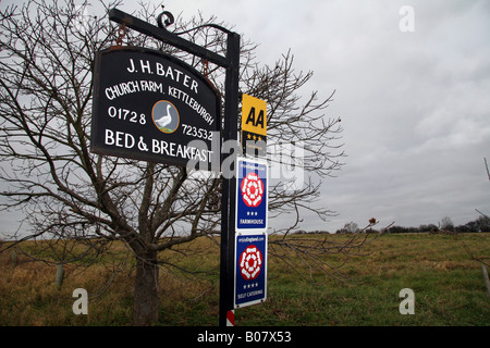 Segno di fattoria nel Suffolk che offre bed and breakfast Foto Stock