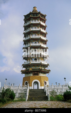 Taiwan Pagoda Tzuen Sole Luna Lago Nantou County Foto Stock