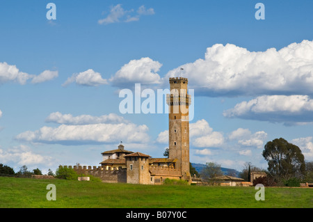 Italia, Roma, il cosiddetto Castello cecchignola, nella campagna romana. Il monumento è parte dell'Appia Antica e naturale acheo Foto Stock