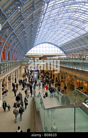 Dalla stazione ferroviaria internazionale di St Pancras London Regno Unito Foto Stock