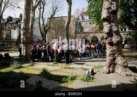 Visita a piedi della città St Mary Abbots Chiesa Kensington Londra Foto Stock