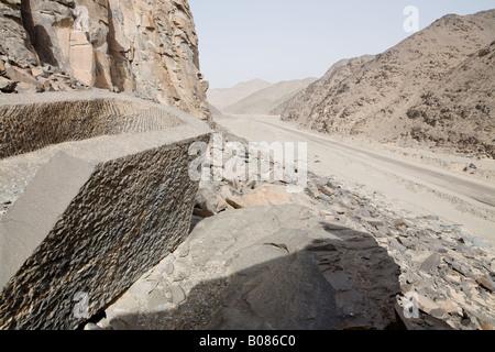 Rotture di sarcofago a Wadi Hammamat, il Deserto Orientale, Egitto, Nord Africa Foto Stock