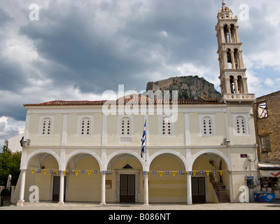 Hagios Georgios (St George) Chiesa e fortezza Palamidi, al centro della città vecchia, Nafplion, Argolide provincia, Peloponneso, Grecia Foto Stock