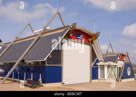 Scialuppa di salvataggio della stazione a Aldeburgh,Suffolk, Regno Unito Foto Stock