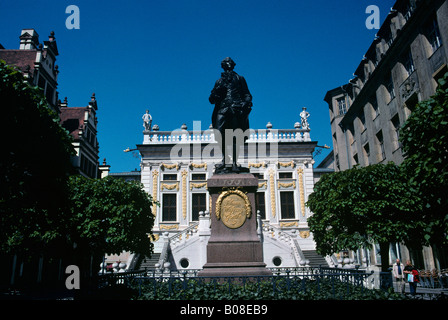 Statua di Goethe di fronte alla vecchia Leipzig Stock Exchange Foto Stock