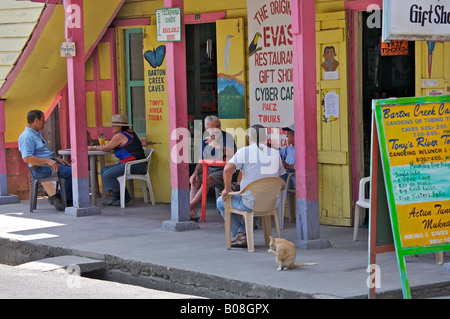 Street Cafe scene in San Ignacio Belize Foto Stock