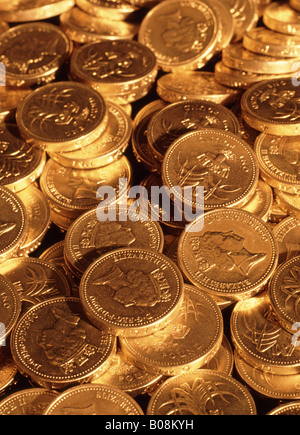 Sterlina monete sotto oro illuminazione legale tender in Inghilterra Scozia Galles Foto Stock