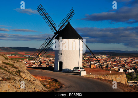 Il mulino a vento, Consuegra, Castilla-La Mancha regione, Spagna Foto Stock