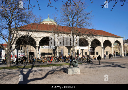 Arte edificio con café 'Kuenstlerbund', Stoccarda, Baden-Wuerttemberg, Germania Foto Stock