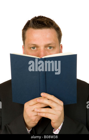 40 enne imprenditore in possesso di un libro Foto Stock