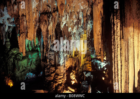 Stalattiti, Cuevas de Nerja (Grotte di Nerja), Provincia di Malaga, Andalusia, Spagna Foto Stock