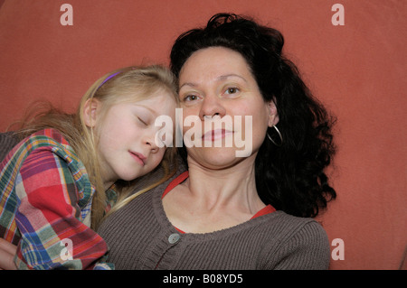 Madre con bambino, 10 anni Foto Stock