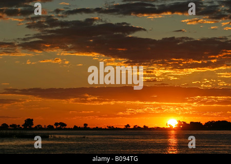 Tramonto sul fiume Chobe, Chobe National Park, Botswana, Africa Foto Stock