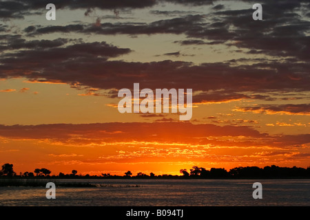 Tramonto sul fiume Chobe, Chobe National Park, Botswana, Africa Foto Stock