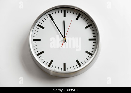 Mostra orologio da 5 a 12, 11:55 Foto Stock