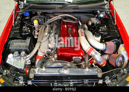 Leggermente modificati Nissan RB26DETT motore come si vede in una R34 GT-R Nissan Skyline Foto Stock