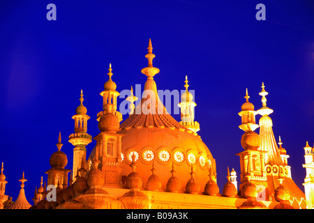 I colori del tramonto su Brighton Pavilion tetti Sussex England Regno Unito Regno Unito Foto Stock