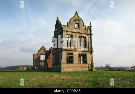 La pietra grigia rovine di Moreton Corbet Castello nel nord Shropshire England Regno Unito Foto Stock