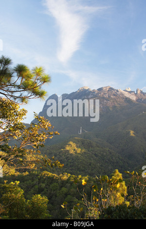 Mount Kinabalu all'alba, Kinabalu National Park, Sabah Malaysian Borneo Foto Stock