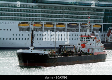 Il John H Whitaker Tanker Azienda Olio di bunkeraggio chiatta cisterna Jaynee W Foto Stock